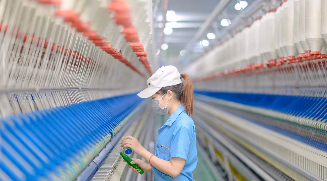 Ngành Dệt May 2026: Khi Các 'Ông Lớn' Chuyển Sang Chiến Thuật Phòng Thủ