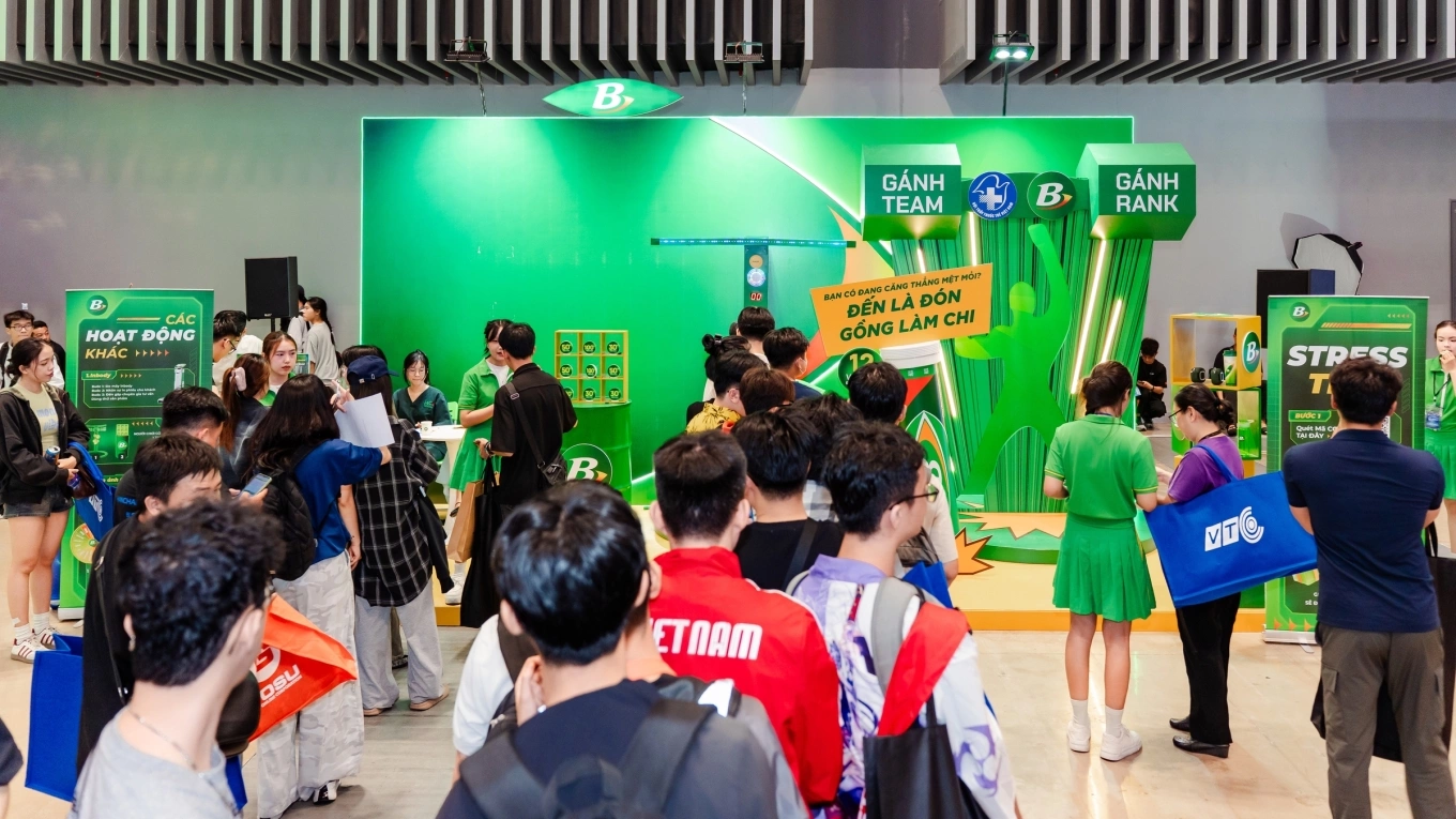 Khu vực trải nghiệm "Đến là đón - gồng làm chi" của Hội Thầy thuốc trẻ Việt Nam phối hợp Bayer Việt Nam tại sự kiện Vietnam Gameverse 2026. Ảnh: Nhật Quang