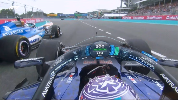 Verstappen liên tục tạo nên những tình huống vượt mặt mãn nhãn