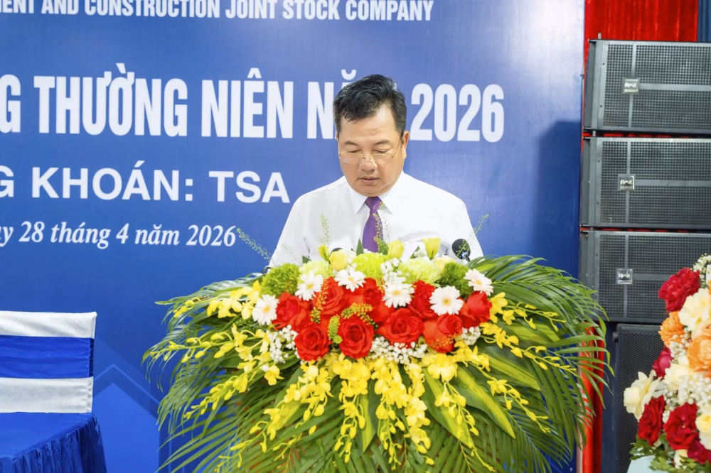 Ông Nguyễn Văn Trường – Chủ tịch Hội đồng quản trị trực tiếp điều hành và giải đáp thắc mắc của cổ đông